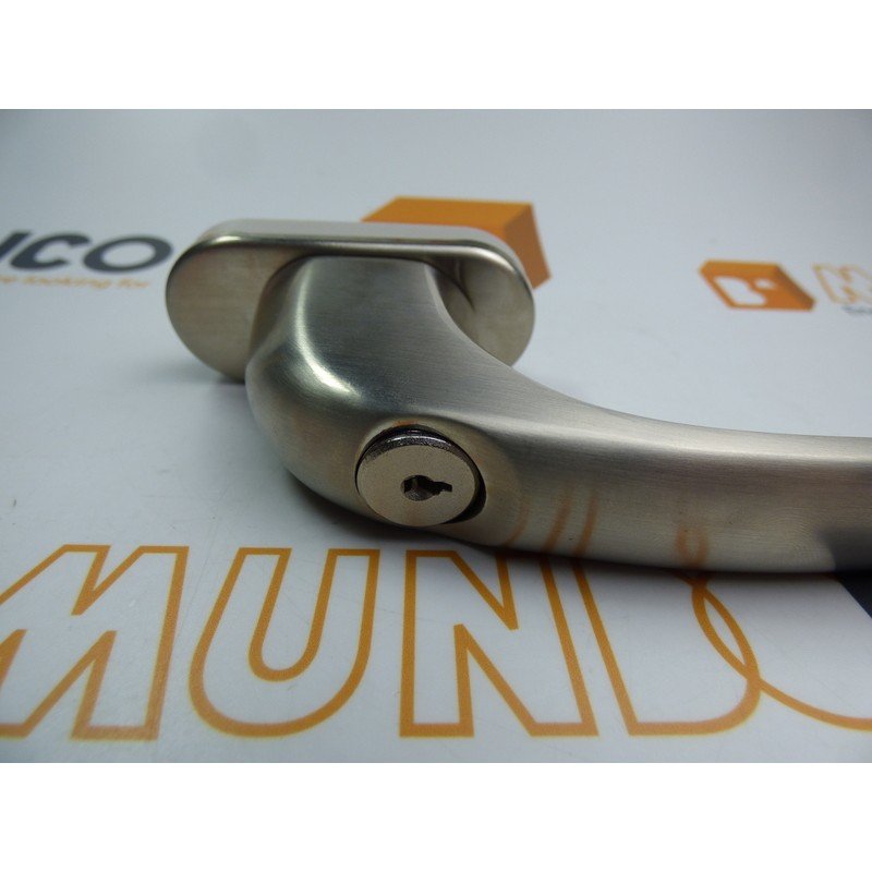 Manillas con llave para ventanas de PVC y puertas en color inox Manillas con llave para ventanas de PVC y puertas en color inox